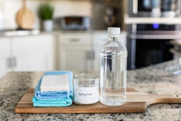 how to use vinegar to clean